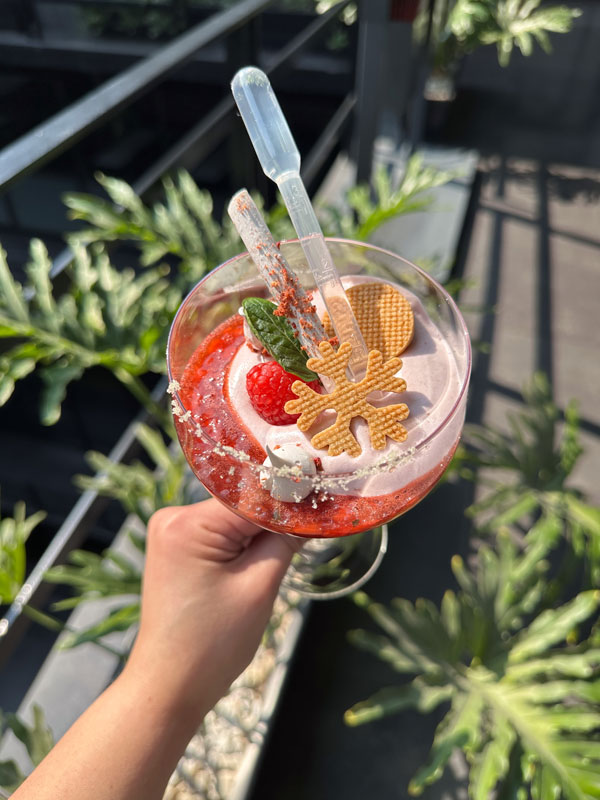 Sesión 2 Verrines I (postres al vaso)
Daiquiri fresa
Espuma de fresa, macedonia gelificada con pectina de fresa-frambuesa, menta y ron, pasta sablèe reconstituida y merengue