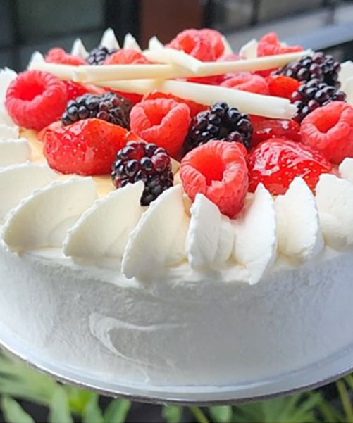 Sesión 7. Batidos ligeros tipos genoise, cremas básicas
Batidos espumados en frío, cremas para embetunar pasteles
Pastel de vainilla y frutos del bosque