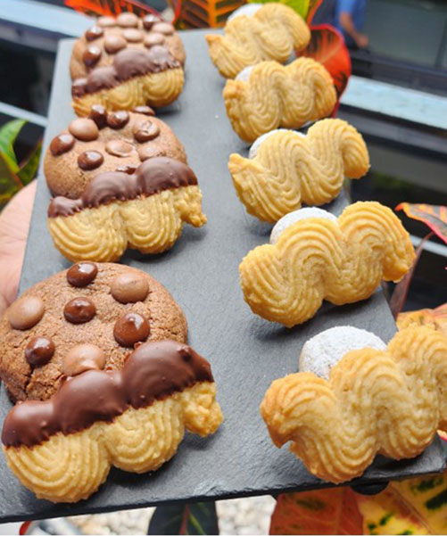 Sesión 6. Pastas secas, galletas suaves y duyado

Galletas suaves, usos y cuidados al hornear, importancia de la refrigeración y congelación

Sablée diamante
Galleta de manga
Besos de nuez
Galleta de triple chocolate