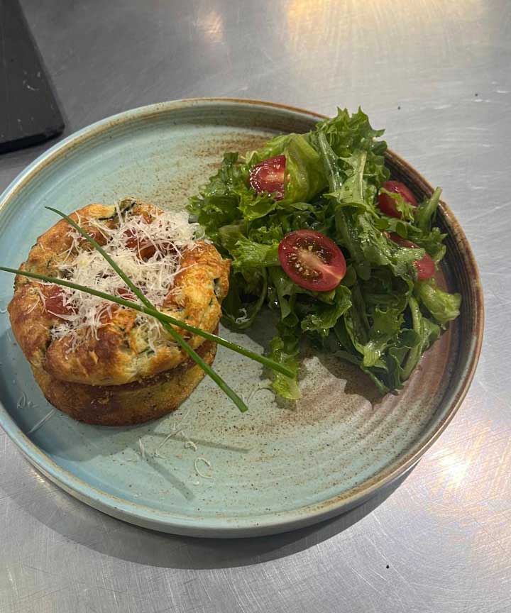 Sesión 3:
Soufflé de espinaca. Espinaca blanqueada, espuma de huevo y mornay de quesos maduros.